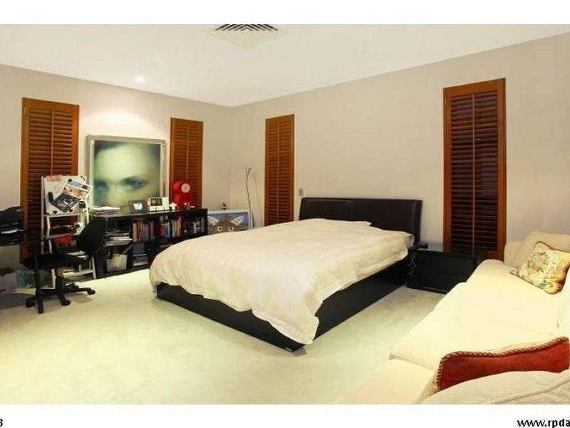 23 King Arthurs Court, Sovereign Islands QLD 4216