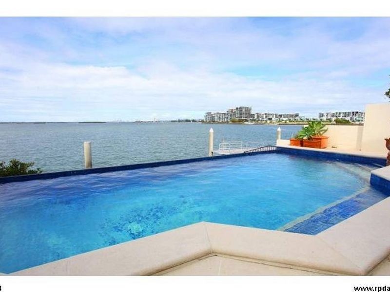 23 King Arthurs Court, Sovereign Islands QLD 4216