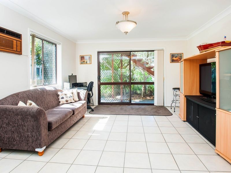 2/59 Milton Avenue, Paradise Point QLD 4216