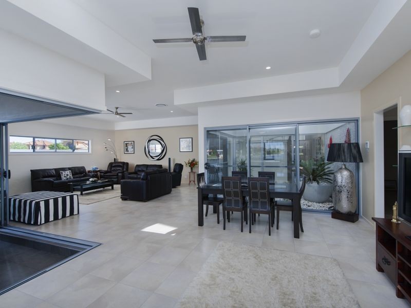 2 Pipers Point, Helensvale QLD 4212