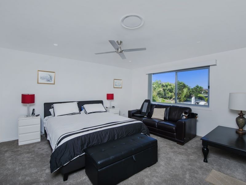 2 Pipers Point, Helensvale QLD 4212
