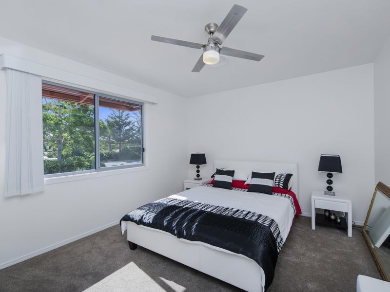 2 Pipers Point, Helensvale QLD 4212