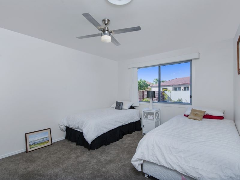 2 Pipers Point, Helensvale QLD 4212