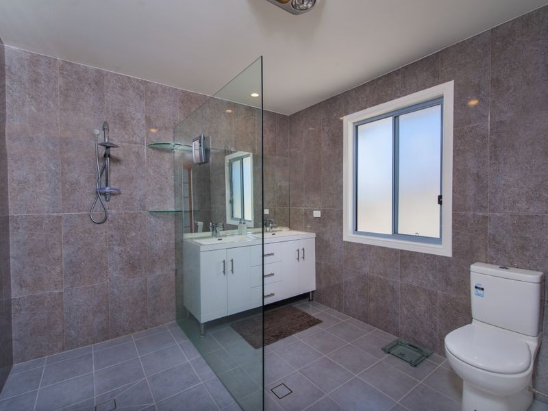 2 Pipers Point, Helensvale QLD 4212