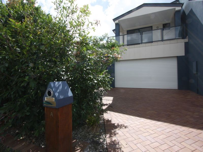 23A Eider Avenue, Paradise Point QLD 4216