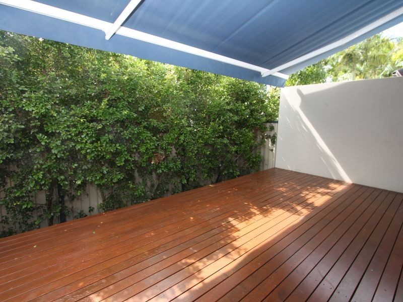 23A Eider Avenue, Paradise Point QLD 4216