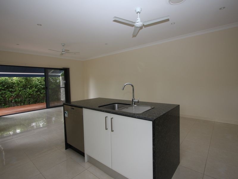 23A Eider Avenue, Paradise Point QLD 4216