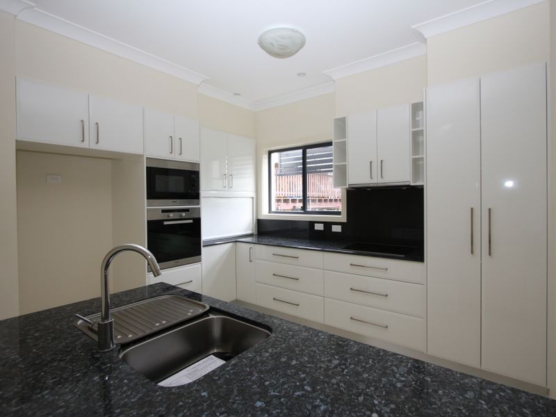 23A Eider Avenue, Paradise Point QLD 4216