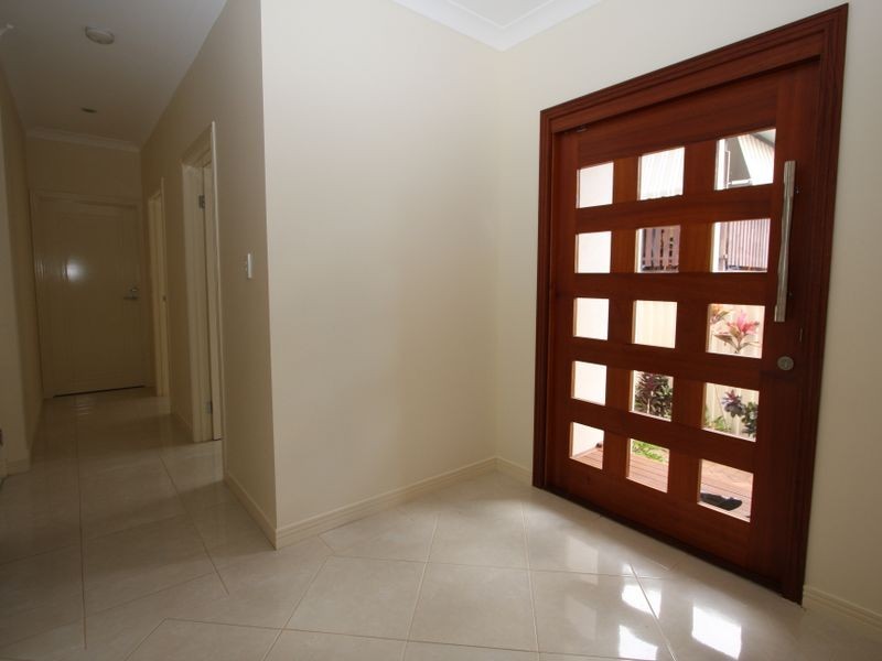 23A Eider Avenue, Paradise Point QLD 4216