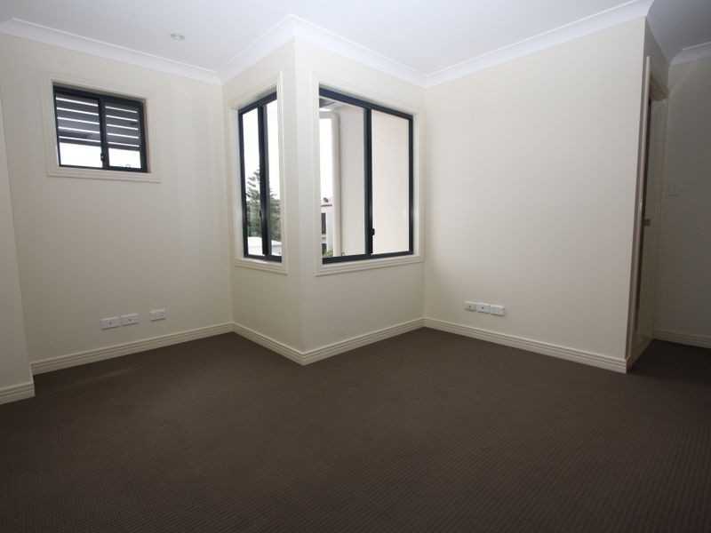 23A Eider Avenue, Paradise Point QLD 4216