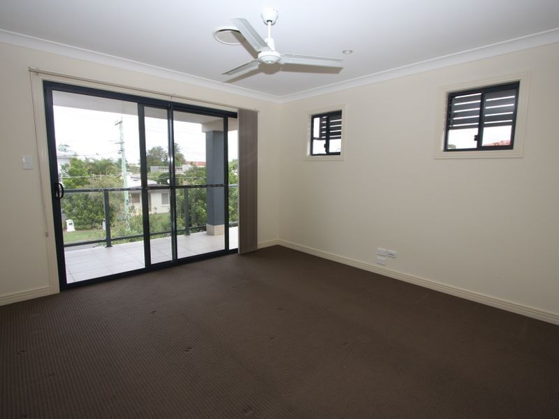 23A Eider Avenue, Paradise Point QLD 4216