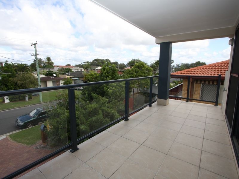 23A Eider Avenue, Paradise Point QLD 4216