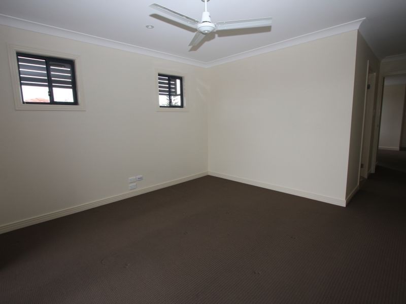 23A Eider Avenue, Paradise Point QLD 4216