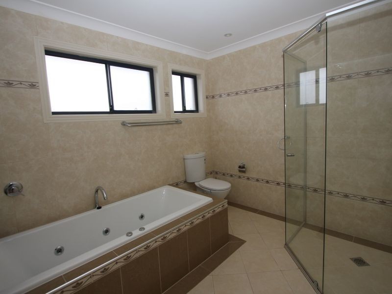 23A Eider Avenue, Paradise Point QLD 4216