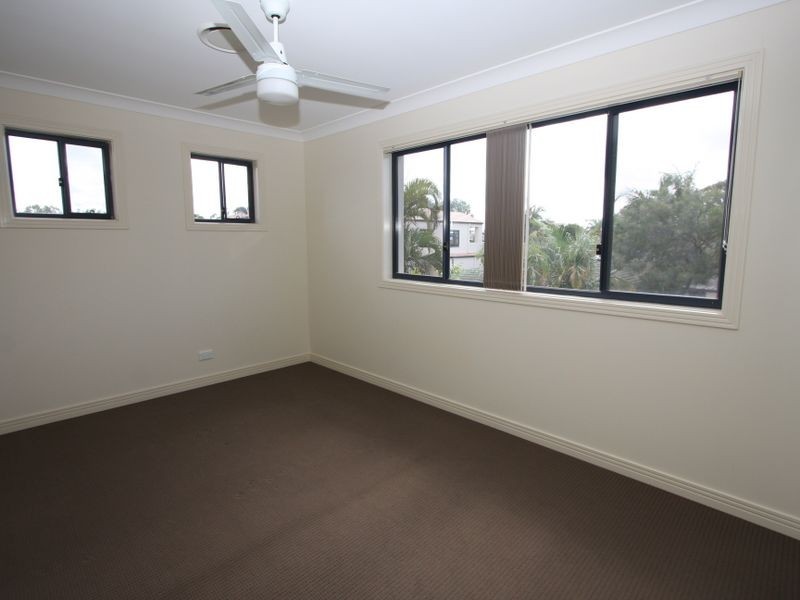 23A Eider Avenue, Paradise Point QLD 4216