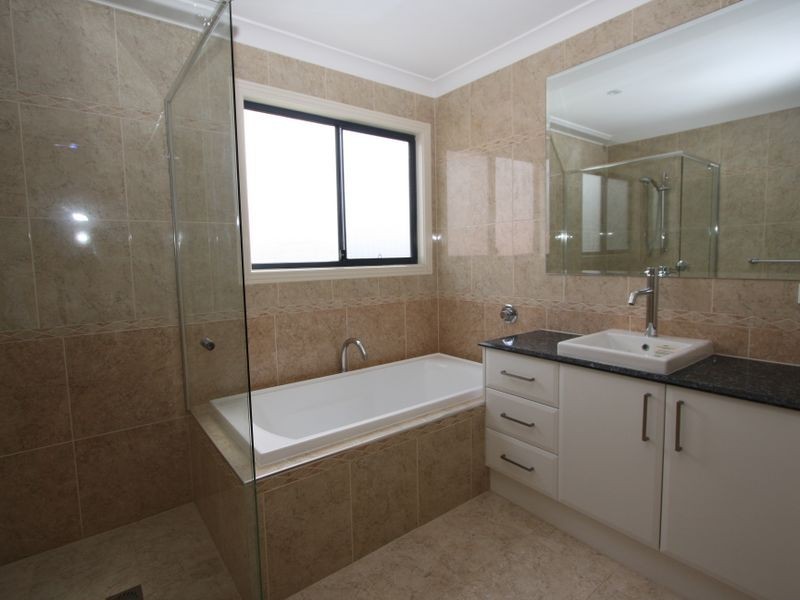 23A Eider Avenue, Paradise Point QLD 4216