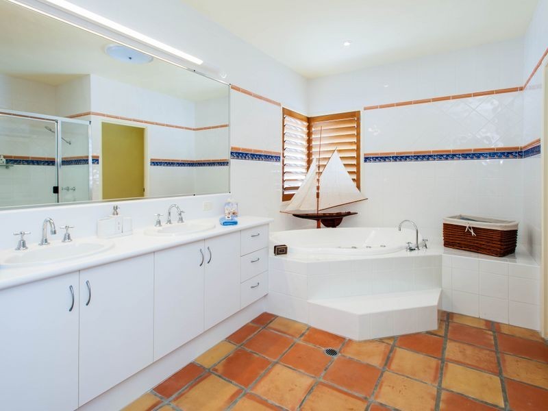 5 & 7 Dobell Avenue, Paradise Point QLD 4216