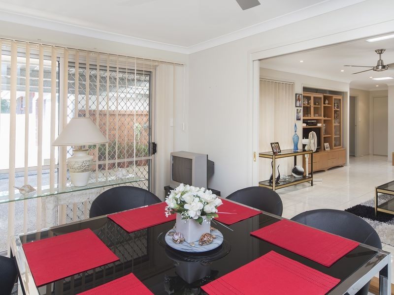 2/138 Oxley Drive, Paradise Point QLD 4216