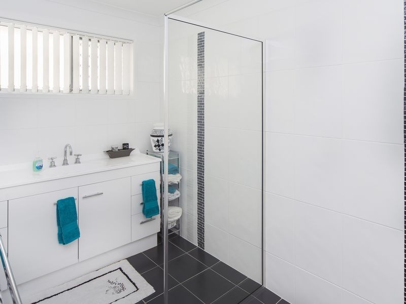 2/138 Oxley Drive, Paradise Point QLD 4216