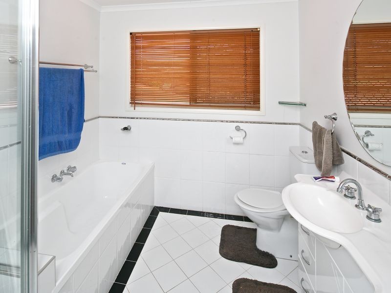 24 Bluegum Avenue, Hollywell QLD 4216