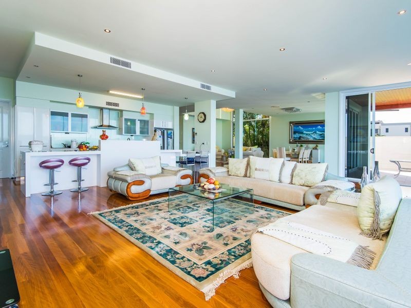 5 Parklane Terrace, Sovereign Islands QLD 4216