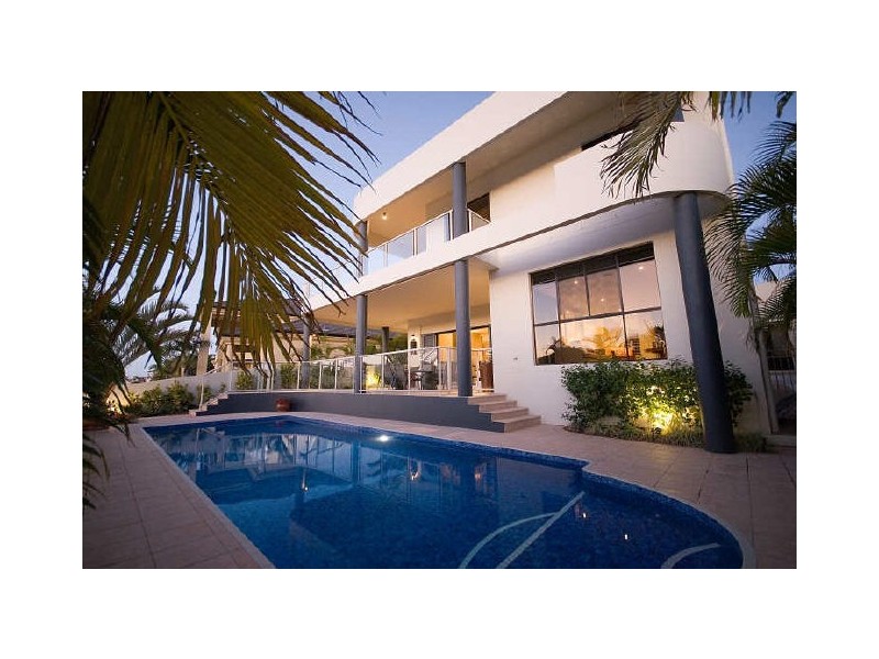 Sovereign Islands QLD 4216