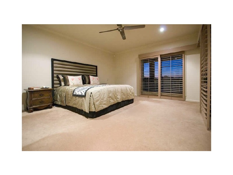 Sovereign Islands QLD 4216