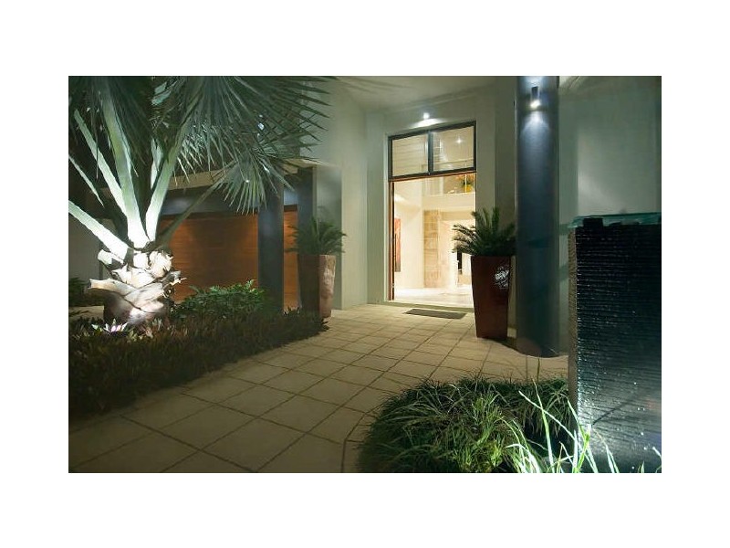 Sovereign Islands QLD 4216