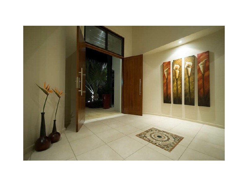 Sovereign Islands QLD 4216