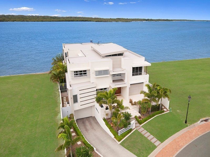 13 Parklane Terrace, Sovereign Islands QLD 4216