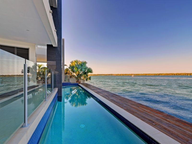 13 Parklane Terrace, Sovereign Islands QLD 4216