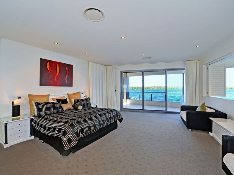 13 Parklane Terrace, Sovereign Islands QLD 4216