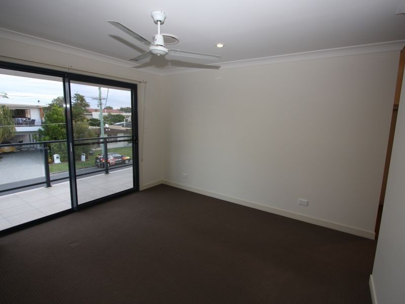 23B Eider Avenue, Paradise Point QLD 4216