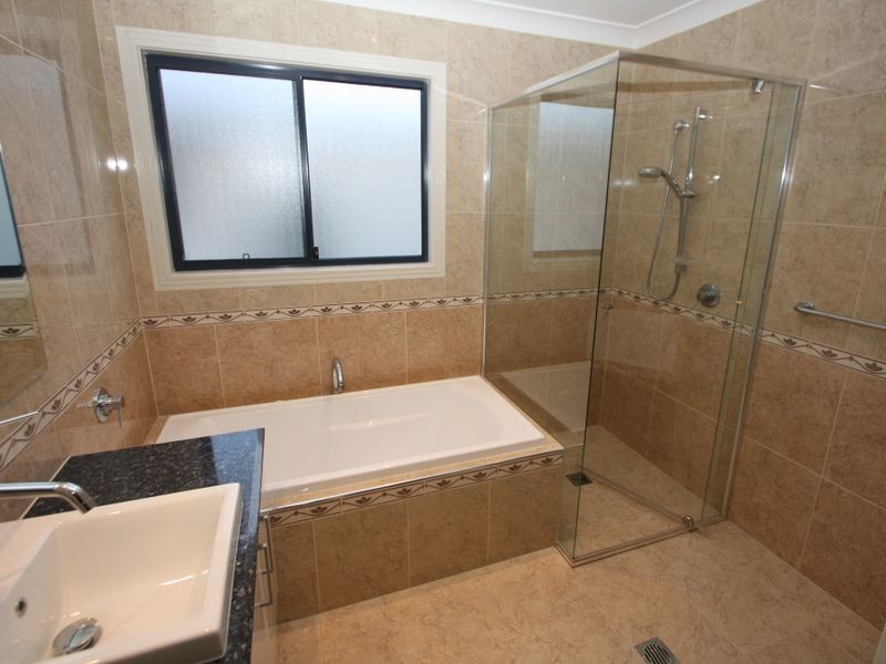 23B Eider Avenue, Paradise Point QLD 4216