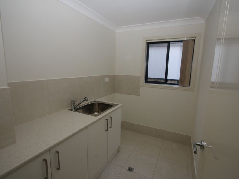 23B Eider Avenue, Paradise Point QLD 4216