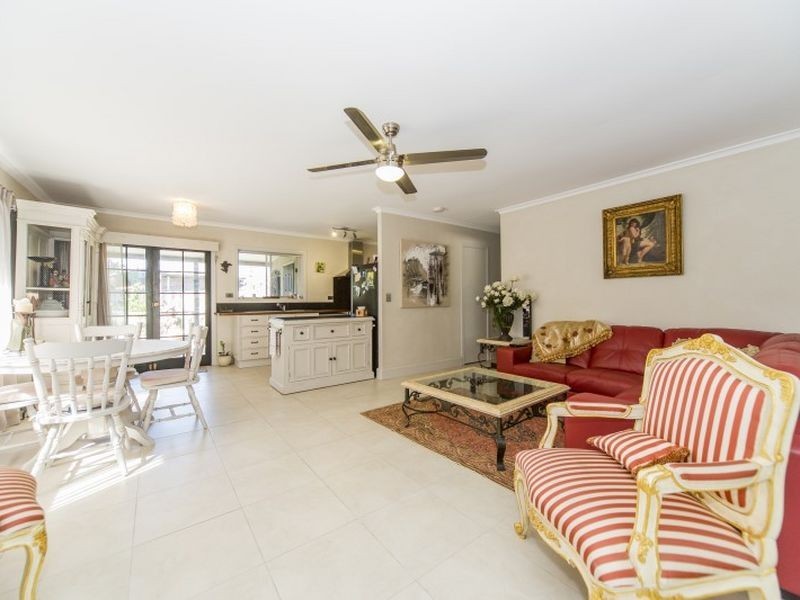 27 Jacaranda Avenue, Hollywell QLD 4216