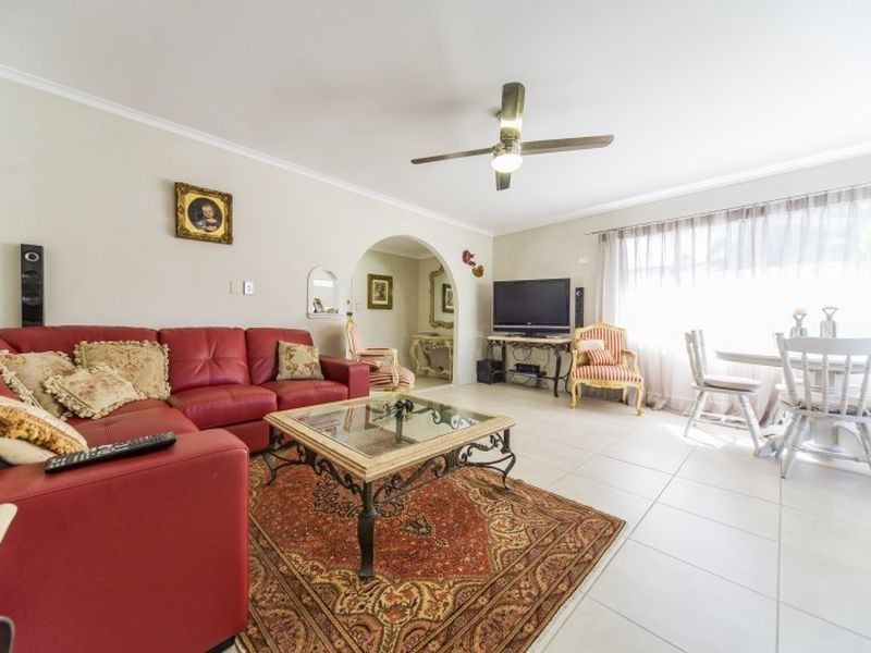 27 Jacaranda Avenue, Hollywell QLD 4216