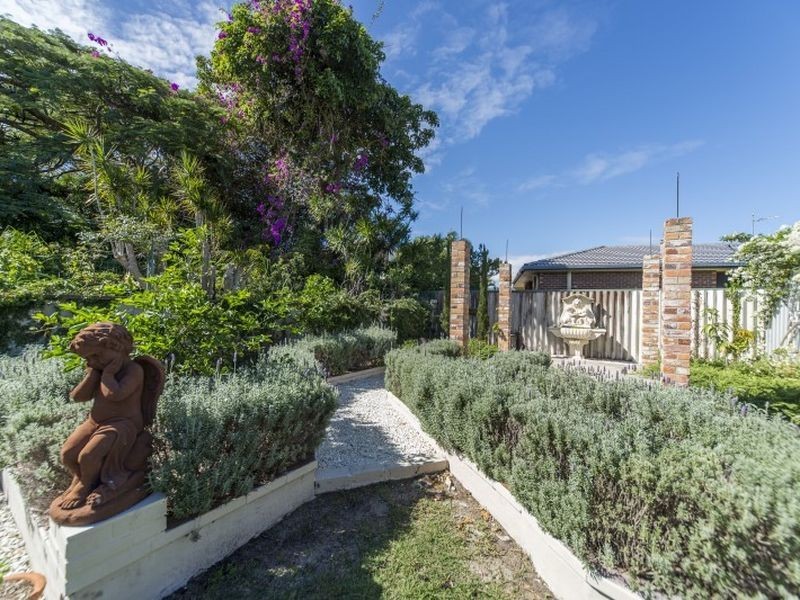 27 Jacaranda Avenue, Hollywell QLD 4216