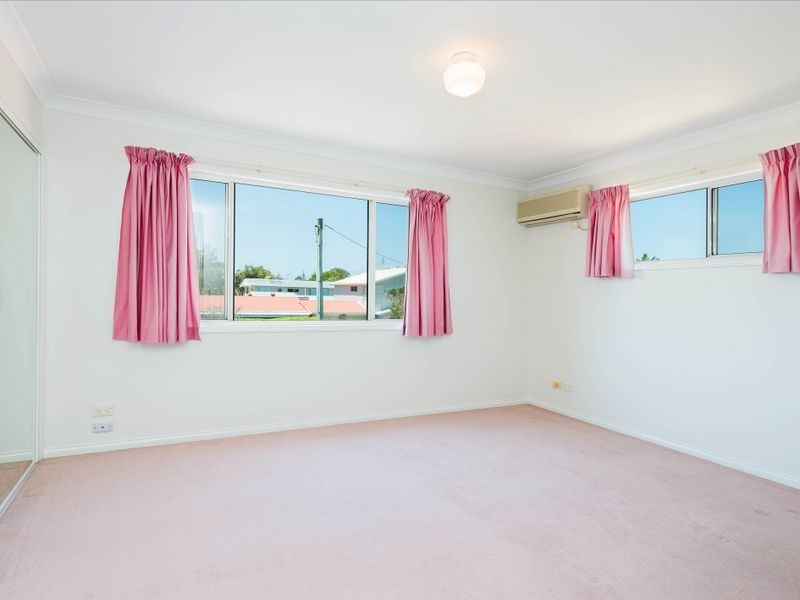 1/8 Rosalind Avenue, Paradise Point QLD 4216