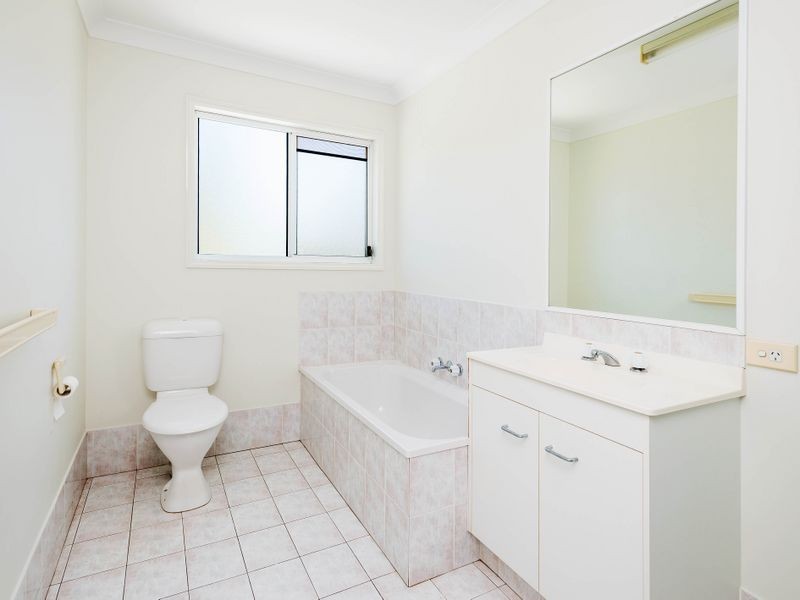 1/8 Rosalind Avenue, Paradise Point QLD 4216