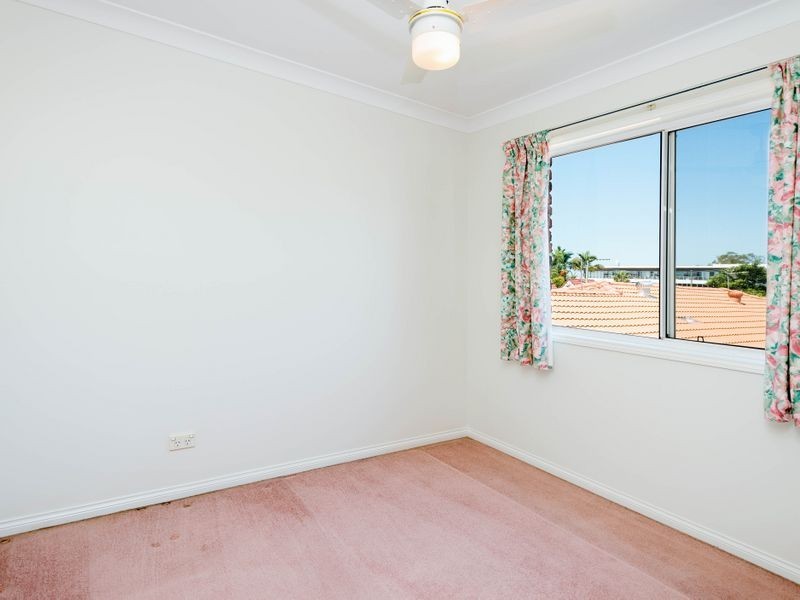 1/8 Rosalind Avenue, Paradise Point QLD 4216