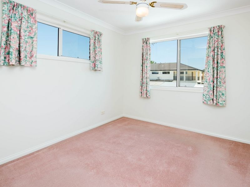 1/8 Rosalind Avenue, Paradise Point QLD 4216