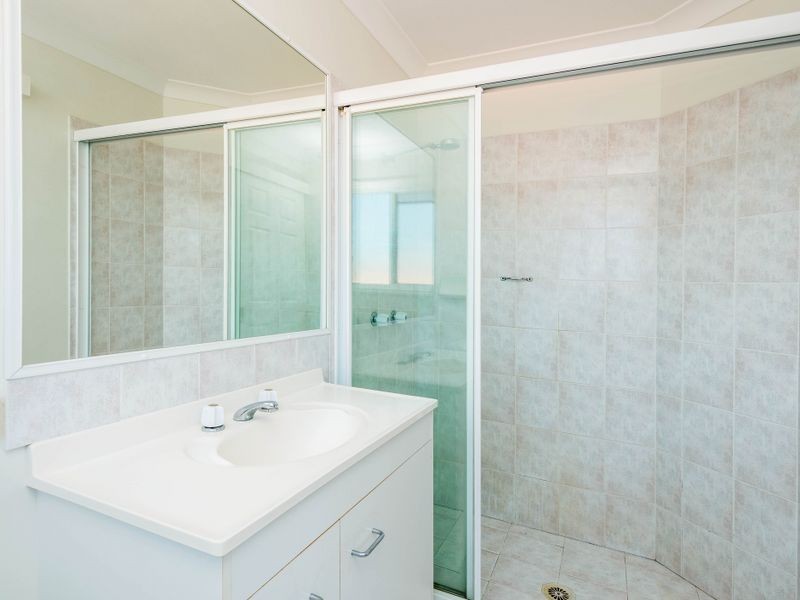 1/8 Rosalind Avenue, Paradise Point QLD 4216