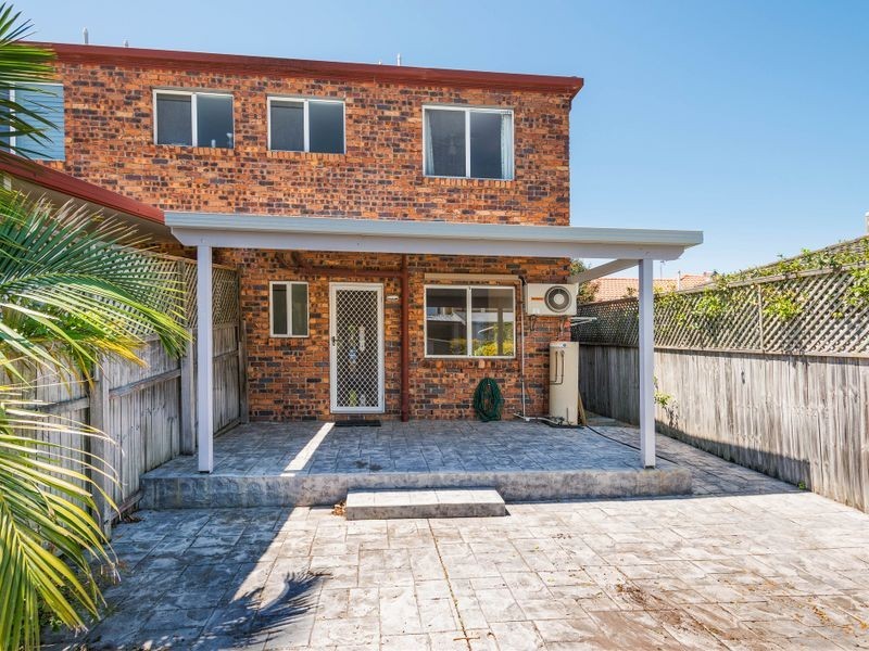 1/8 Rosalind Avenue, Paradise Point QLD 4216