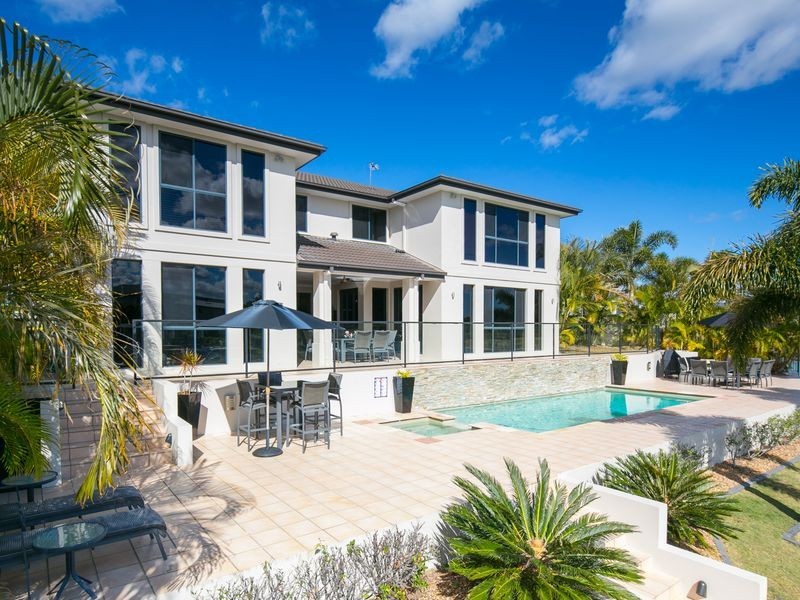 26 Ferrymans Court, Helensvale QLD 4212