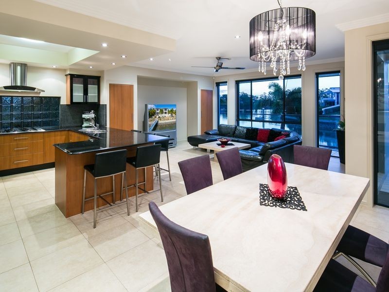 26 Ferrymans Court, Helensvale QLD 4212