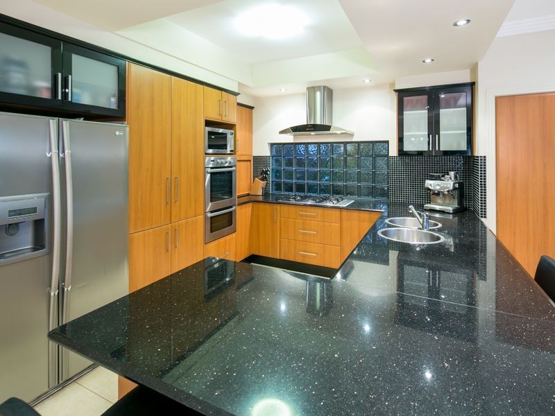 26 Ferrymans Court, Helensvale QLD 4212