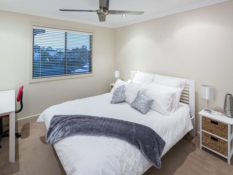 26 Ferrymans Court, Helensvale QLD 4212