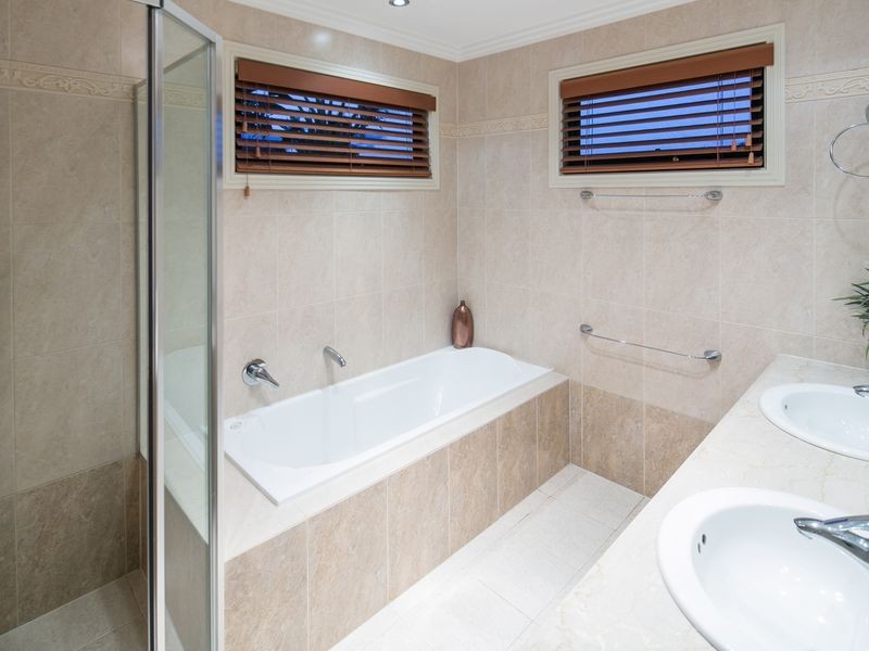 26 Ferrymans Court, Helensvale QLD 4212