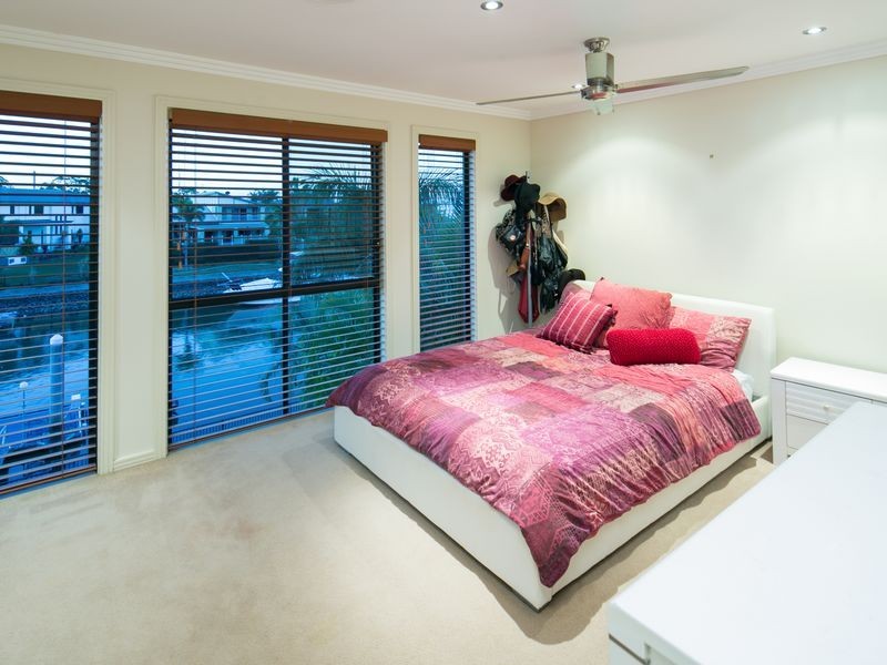 26 Ferrymans Court, Helensvale QLD 4212